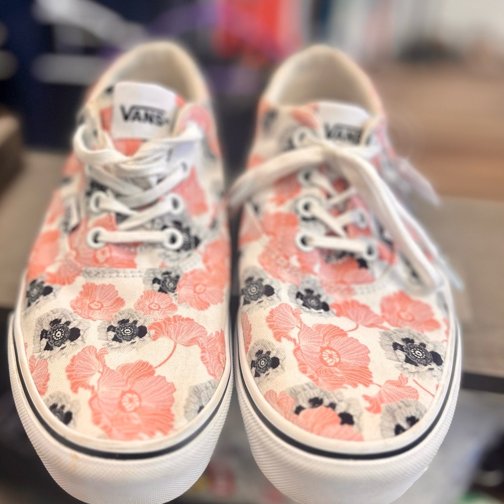 Women’s flower pattern vans never worn size 8.5 best deal I can give